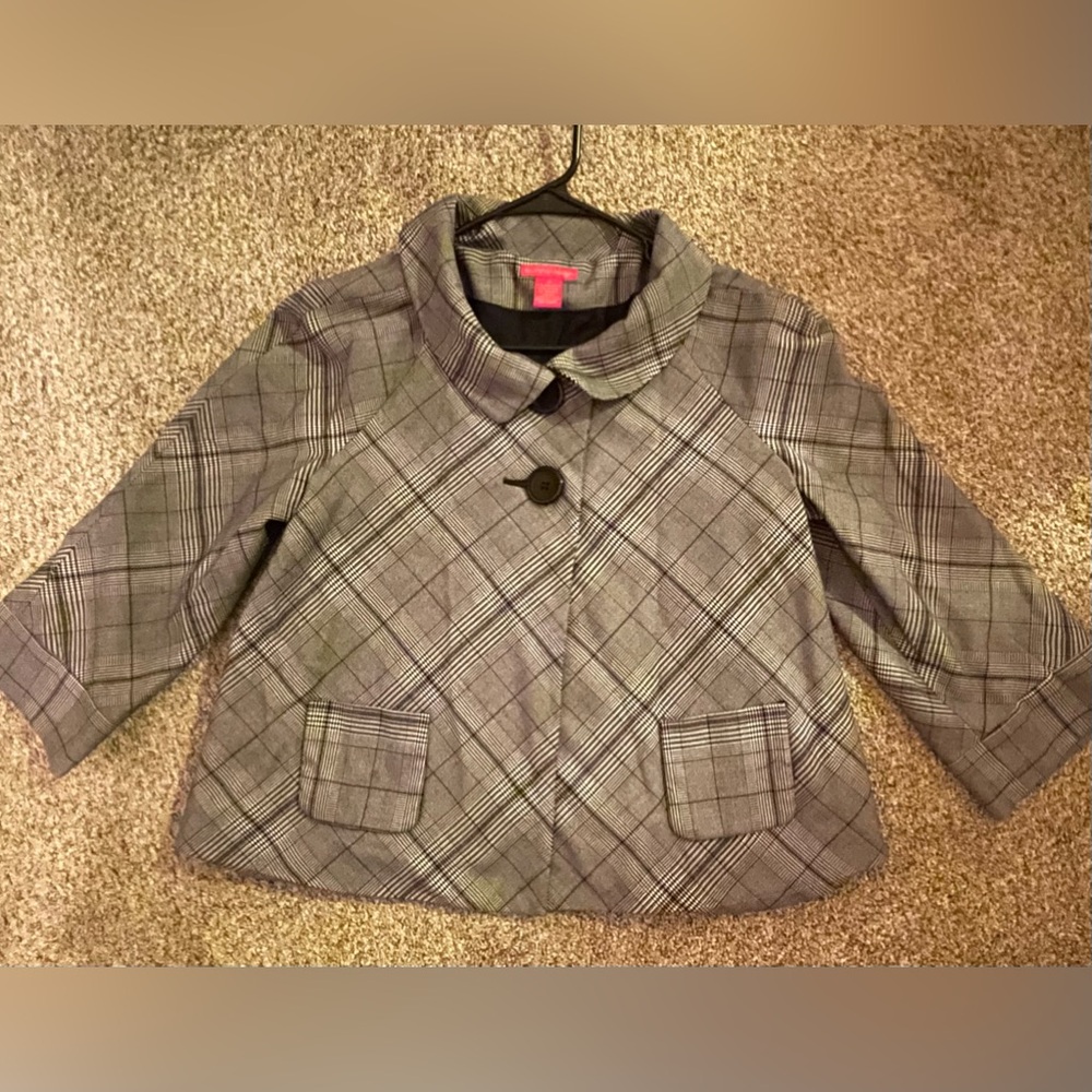 Sunny Leigh blazer/jacket; 2 button closure at top. size 10 
Beautiful jacket !